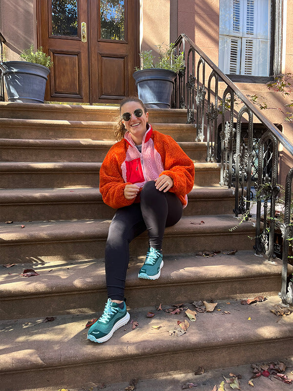 Woman sitting on stairs in Evergreen Hilmas